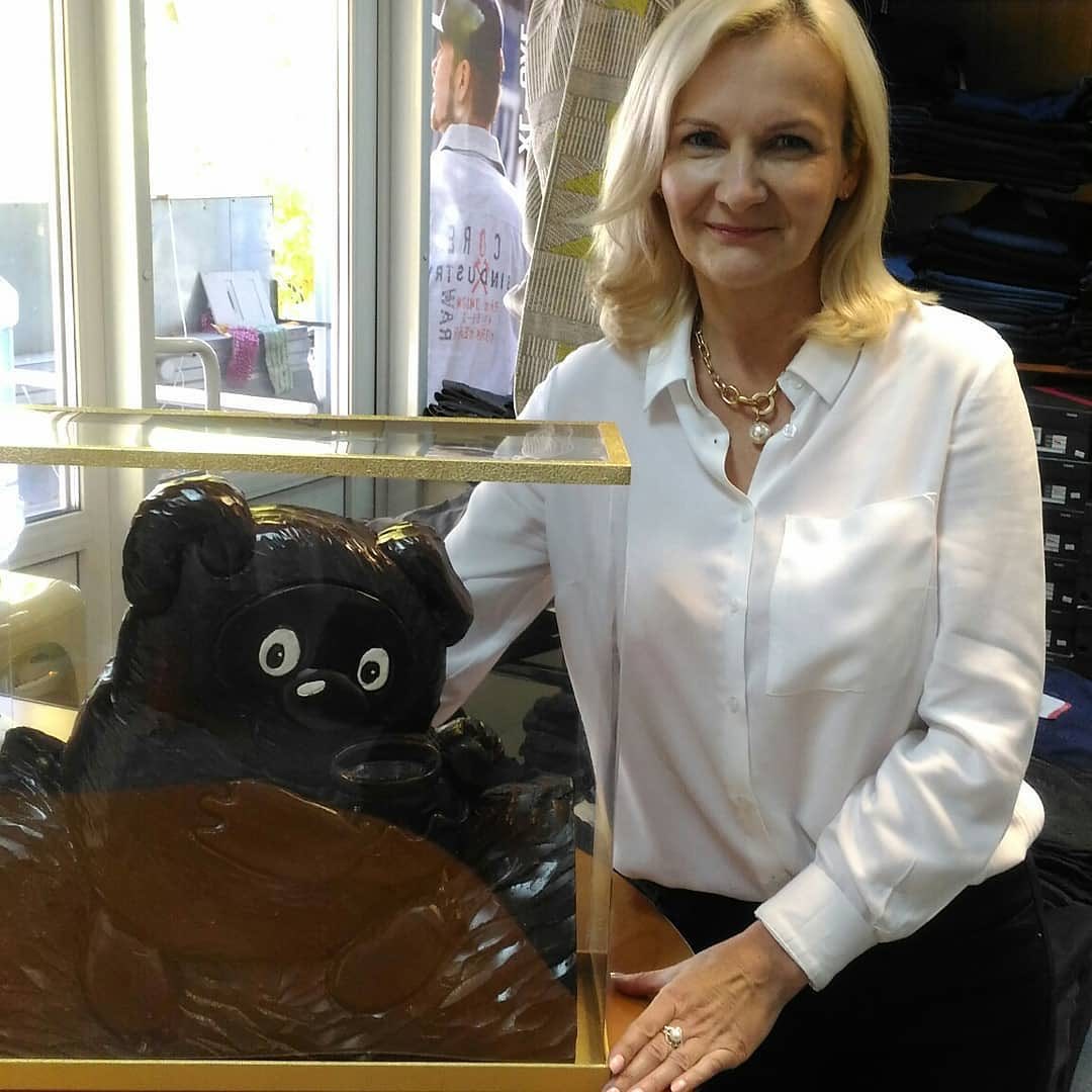 Конфаэль - Наша чудесная победительница конкурса @galochka_vvv со своим призом - шоколадным Винни-Пухом, изготовленным по ее эскизу, весом в 13 кг!😱

Приятного аппетита❤️

____________________________...