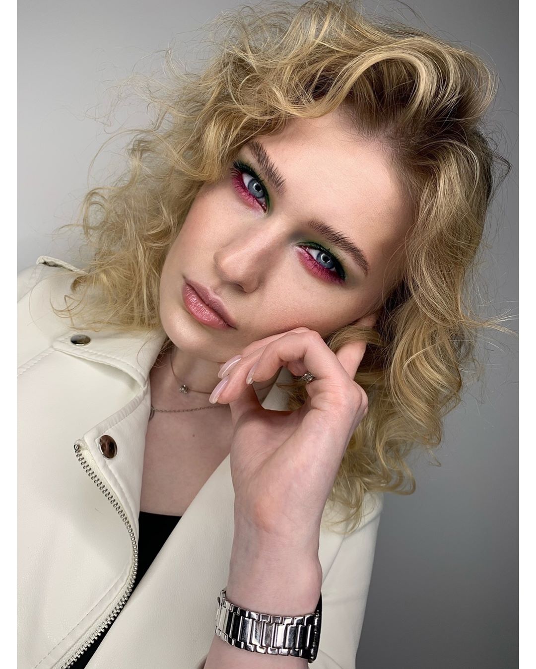 INGLOT Russia - Собери в макияже глаз оттенки зеленой листвы и свежих ягод! 🌳🍒 Тогда для губ будет достаточно легкого летнего блеска!💥
⠀
Визажист @zhukova_makeup39 использовала:
🔸тени Rainbow 109 и 14...