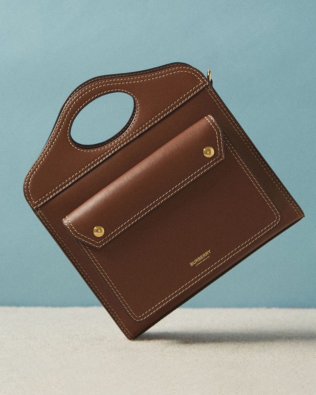 MATCHESFASHION Woman - @burberry looks to the archives for inspiration on classic bag styles that can be passed down through generations. Case in point: the label’s Pocket bag.
Discover more investmen...
