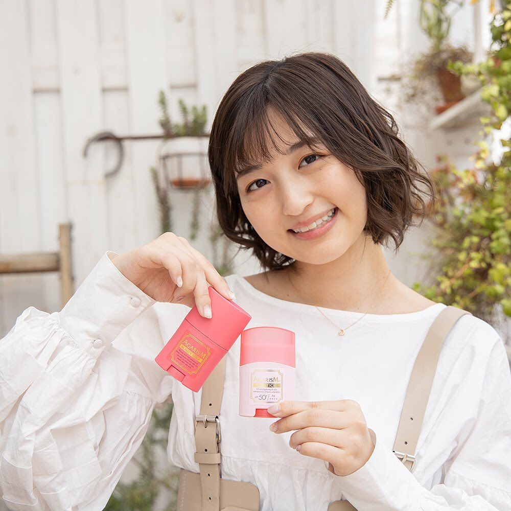 akaran（アカラン） - .
“美顔器“の高いイメージを変える
アガリズムシリーズ✨
美容をもっとカジュアルに。

#アガリズム #日焼け止め #プールサイド #透明肌#トーンアップUVスティック #トーンアップ#AGARISM #アガリズム新作 #あざといメイク #毛穴レス肌 #陶器肌 #ツヤ肌メイク #ツヤ肌#韓国メイク#ハイライト #アラフォー #エイジンク...