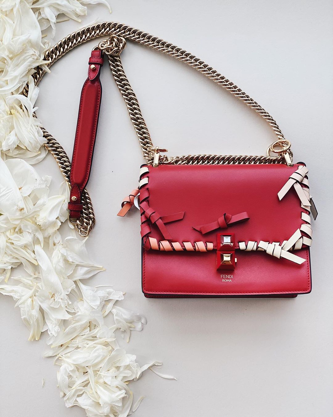 VIPAVENUE - #НайденонаSALE ‼️ Легендарная сумка #Fendi KAN I, созданнная ещё великим маэстро Высокой моды — Карлом Лагерфельдом. Яркий летний аксессуар, который идеально украсит ваш образ со скидкой 5...
