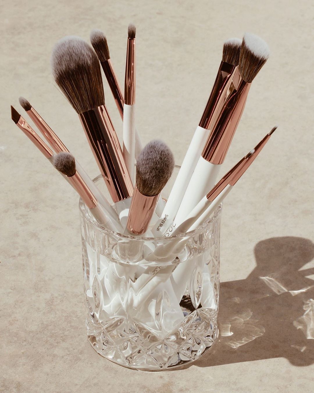 DOSE of COLORS - THE MAGIC TOUCH IS IN THE BRUSH 💫
MEET OUR GAME CHANGING BRUSHES!
~WINGED LINER BRUSH
~PENCIL BRUSH
~LARGE POWDER BRUSH
~BLENDING BRUSH
~SHADER BRUSH
~FLAT CONTOUR BRUSH
~FINE LINER B...