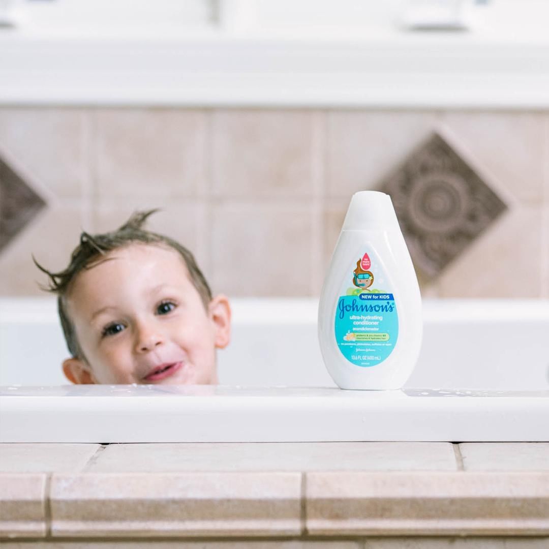 JOHNSON’S® - Just popping in to say hello! 👋🏽
.
A quick text or video chat may just make someone’s day, including yours. 📱
.
.
.
#baby #mom #dad #momlife #dadlife #momtribe #parenting #parenthood #par...