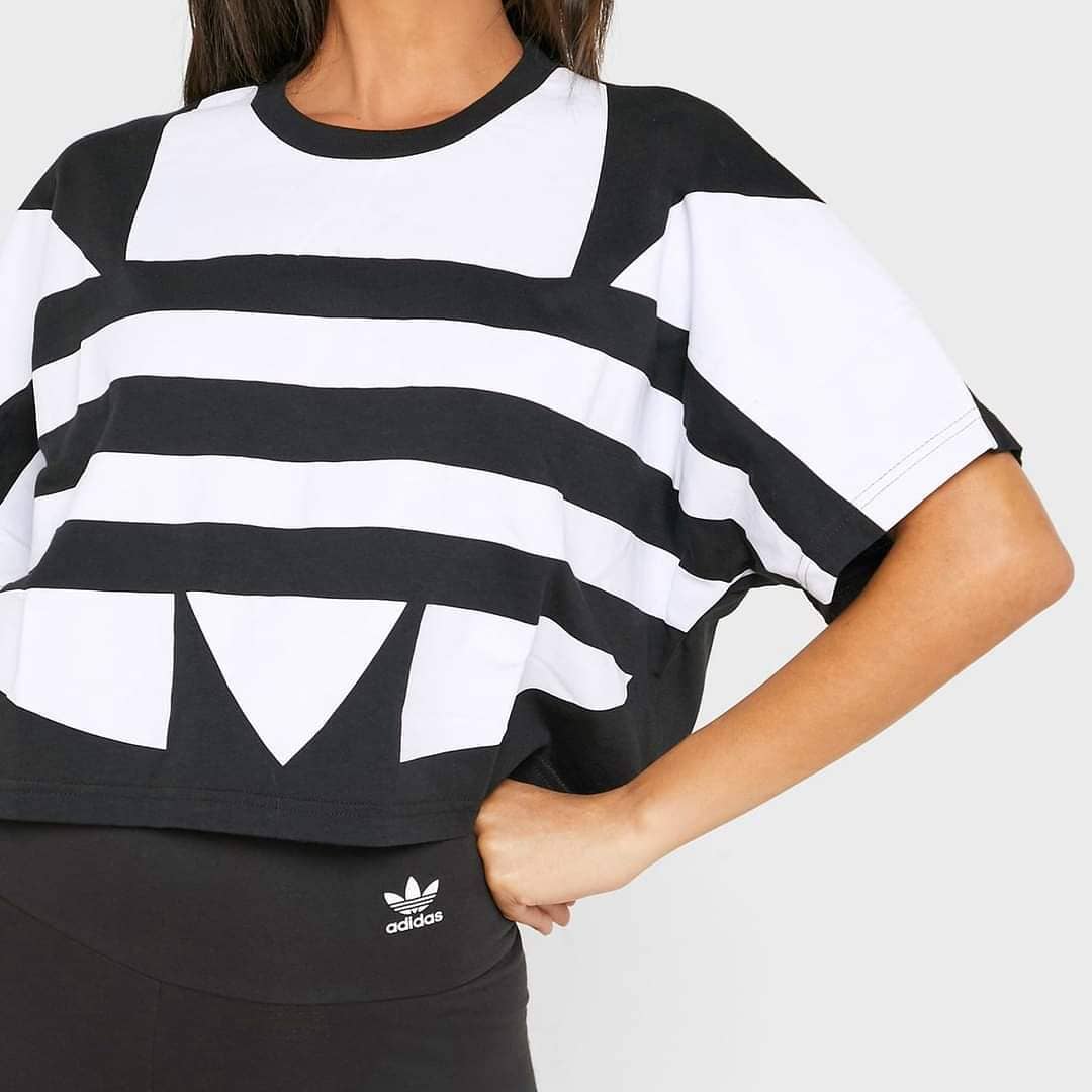 Foot Locker ME - Slay every day in this boxy t-shirt. A deconstructed Trefoil design puts a fresh spin on this adidas crop top.

footlocker.com.kw
footlocker.com.sa
footlocker.ae