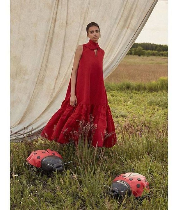 Rochas Paris - The #RochasSS20 red gown in #Vogueczechoslovakia. Photographer # DominikaJarczyńska, stylist #Marikalola and mode #PaulinaPitsikalis.

#RochasSS20  #SS20
