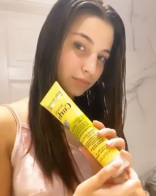 Marc Anthony Hair Care - Looking for magic in a bottle? We've made it😉 Watch how @juliawieniawa uses our Strictly Curls curl cream to get effortless waves without a curling iron😍 #StricitlyCurls #Tikt...