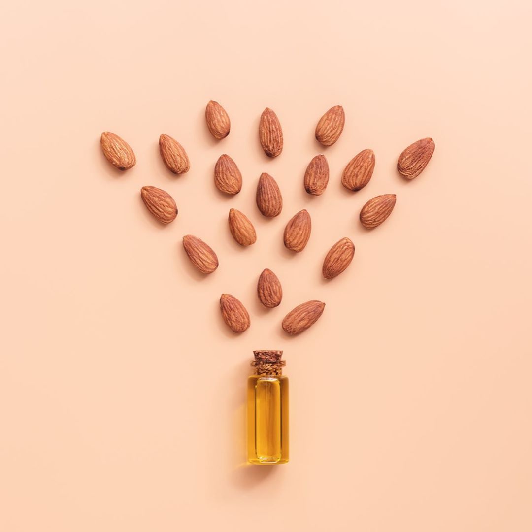 Corine de Farme France - Nos Shampooings Solides sont enrichis en ingrédients d’origine naturelle connus pour leurs vertus 🌿 : - Huile d’Amande douce pour des cheveux tout doux !
- Huile de Coco pour...