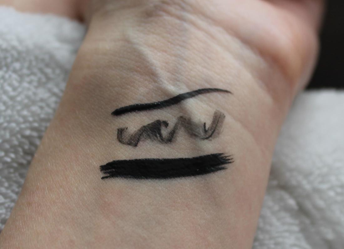 Отзыв. Знакомство с маркой Makeup Revolution. Ultra Black Liquid Eyeliner, который не нужен4 Знакомство с маркой Makeup Revolution. Ultra Black Liquid Eyeliner, который не нужен