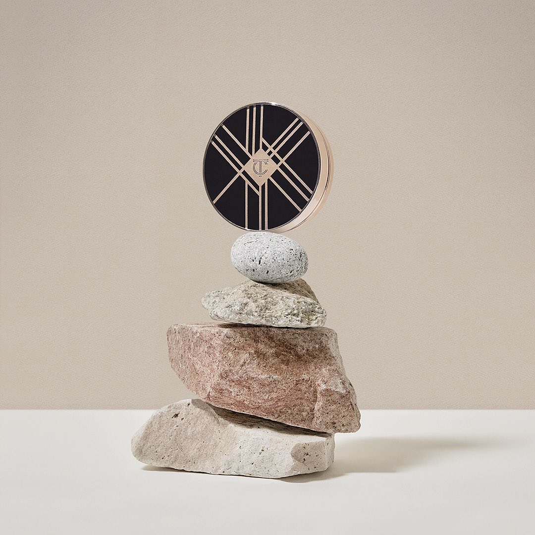 투쿨포스쿨 - ⠀
습한 날씨에 무너지는 메이크업,,🥺
#픽싱커버쿠션 이라면 걱정 네버네버🙅
⠀
무너짐없이 하루종일 보송보송
완벽밀착 매트피니쉬로 메이크업 딱 고정📌
⠀
픽싱커버쿠션 러버라면 💛를 남겨죠!
-
⠀
Super hot summer 🌞
Don't worry about anything about makeup if you are with...