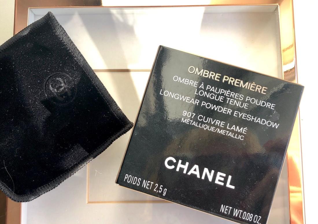 Рождество начинается вместе с пудровыми моно-тенями для век Chanel Ombre Premiere Holiday Longwear Powder Eyeshadow 2018 №907 Cuivre Lame