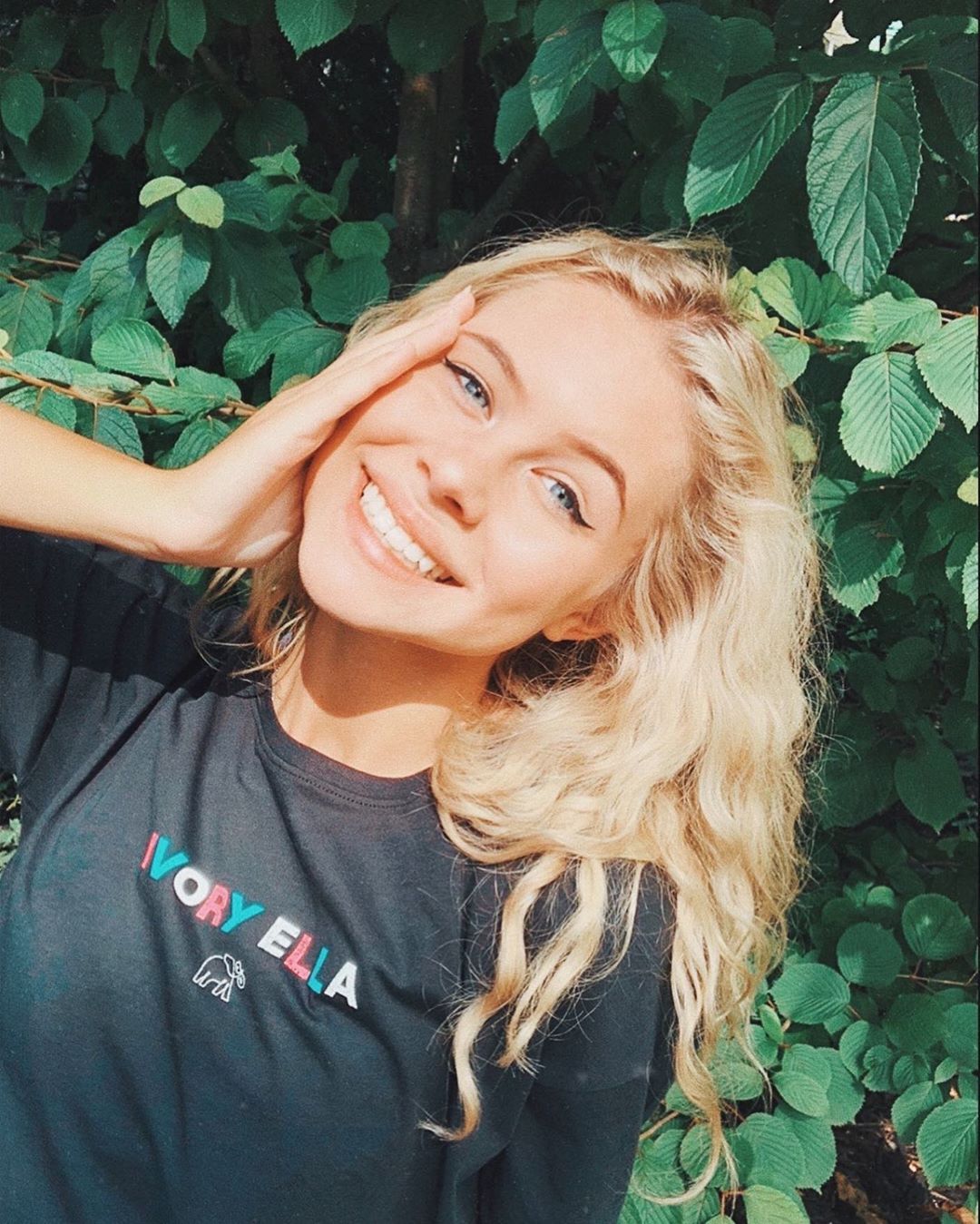 Ivory Ella - Friday has us feelin' good 😎 What are your weekend plans? 💕 P.S. get @therileycahill's cropped tee today as a part of our BOGO 50% sale! #IEForMe #GoingPlaces