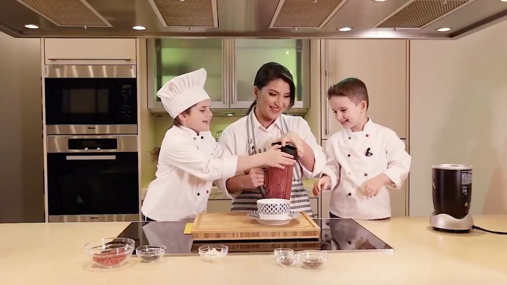  - В новом выпуске «Шор-ОХ!а на кухне» мы с детками поделились своим рецептом вкусного и полезного асаи-боула из, как говорит Мирончик, «абокадо», ягод, орешков и семян 😁🥭🥑 Этот простой рецепт понрави...