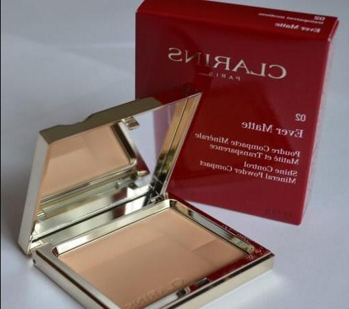 Clarins Nunca Brillo Mate de Control de Polvo Mineral Compacto #02 medio transparente - reseña