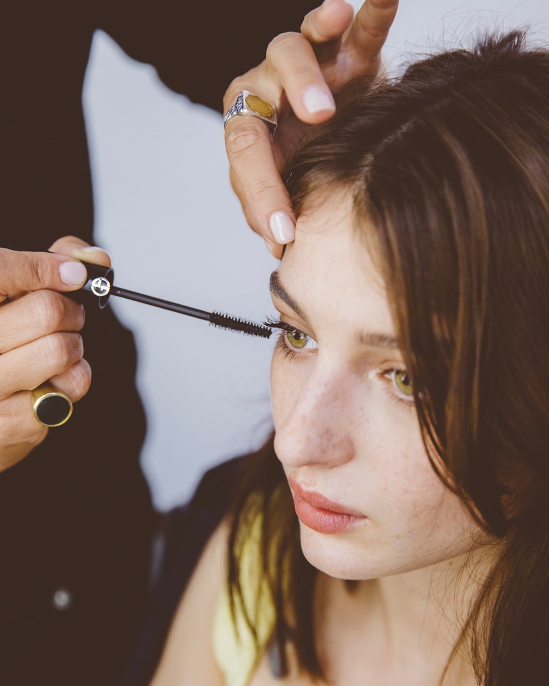 Armani beauty - Backstage with Alice Pagani for Emporio Armani 

Captivating gaze. Alice Pagani adds volume to her beauty look for the @EmporioArmani Spring-Summer 2021 collection presentation with EY...