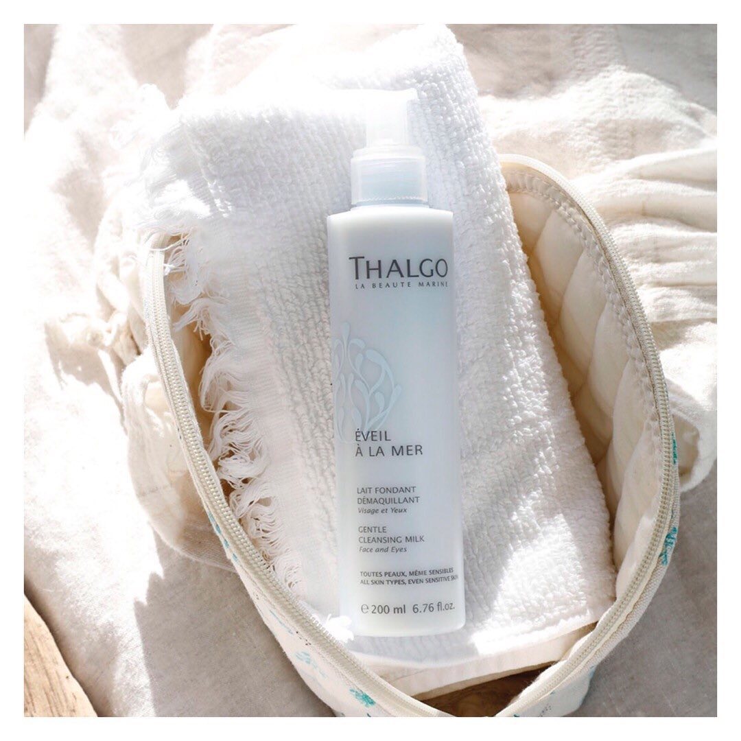 Thalgo France - Le Lait Fondant Démaquillant est le 1er lait visage et yeux à la Sève Bleue des Océans, qui démaquille efficacement toutes les peaux, même les plus sensibles.⁠⠀
Sa texture à l’e...