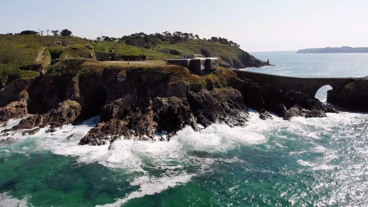 Fanghi d'alga Guam - PASSIONE, IMPEGNO, AMORE 
Nel mese di Maggio dopo un  anno di riposo e ricrescita le Alghe Marine sono pronte per essere raccolte dai fondali oceanici di Brest. 
La raccolta avvie...