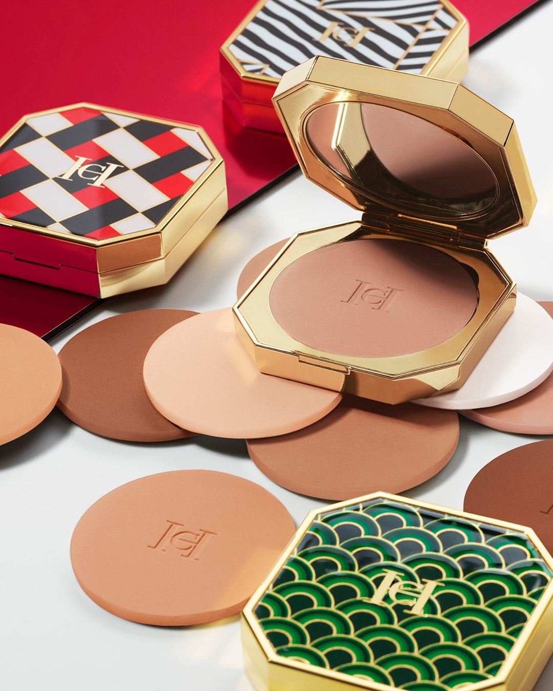 CAROLINA HERRERA - Throw them some shade with the refillable #HerreraBeauty powders in 8 skin-perfecting shades. Super blendable, these complexion enhancing shades create a weightless long-wearing vei...