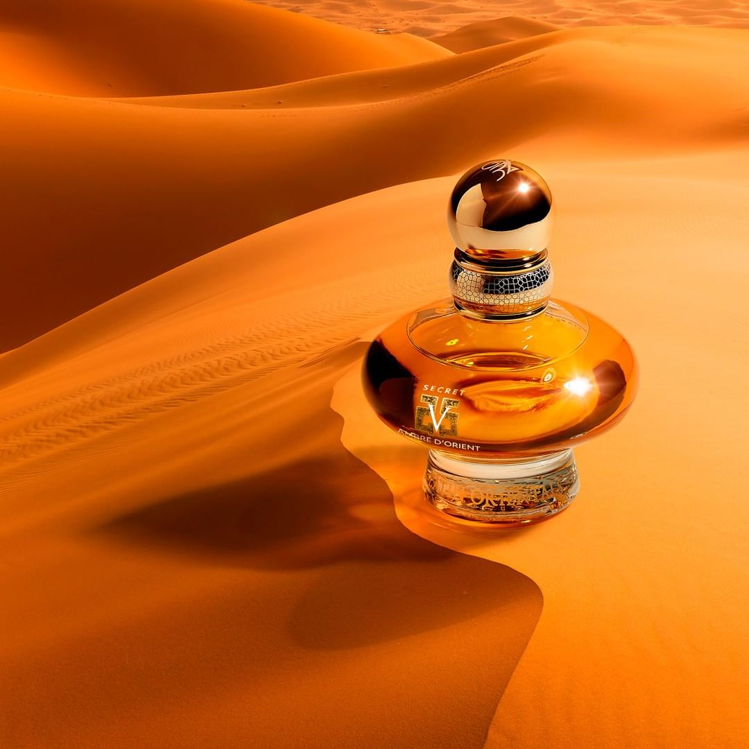 eisenbergparis - Golden warmth, exotic enchantment.⁠
What is Ambre d’Orient’s second secret?⁠
⁠
Its generous base note, Amber, sparkling at its head with Cinnamon slivers for a profound, sensual embra...