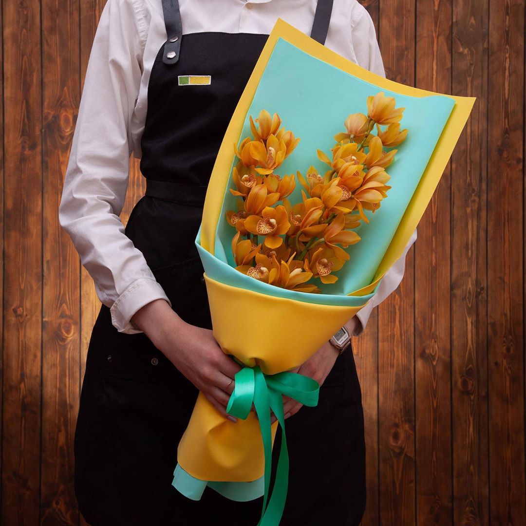AMF.ru Доставляем радость - Дарите улыбки с компанией AMF #доставкацветовмосква #орхидея #букет #цветымосква #люблюamf