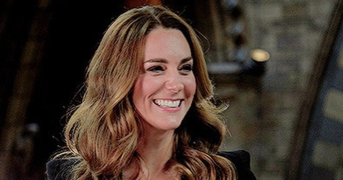 Кейт Миддлтон в шикарном смокинге вышла на публику