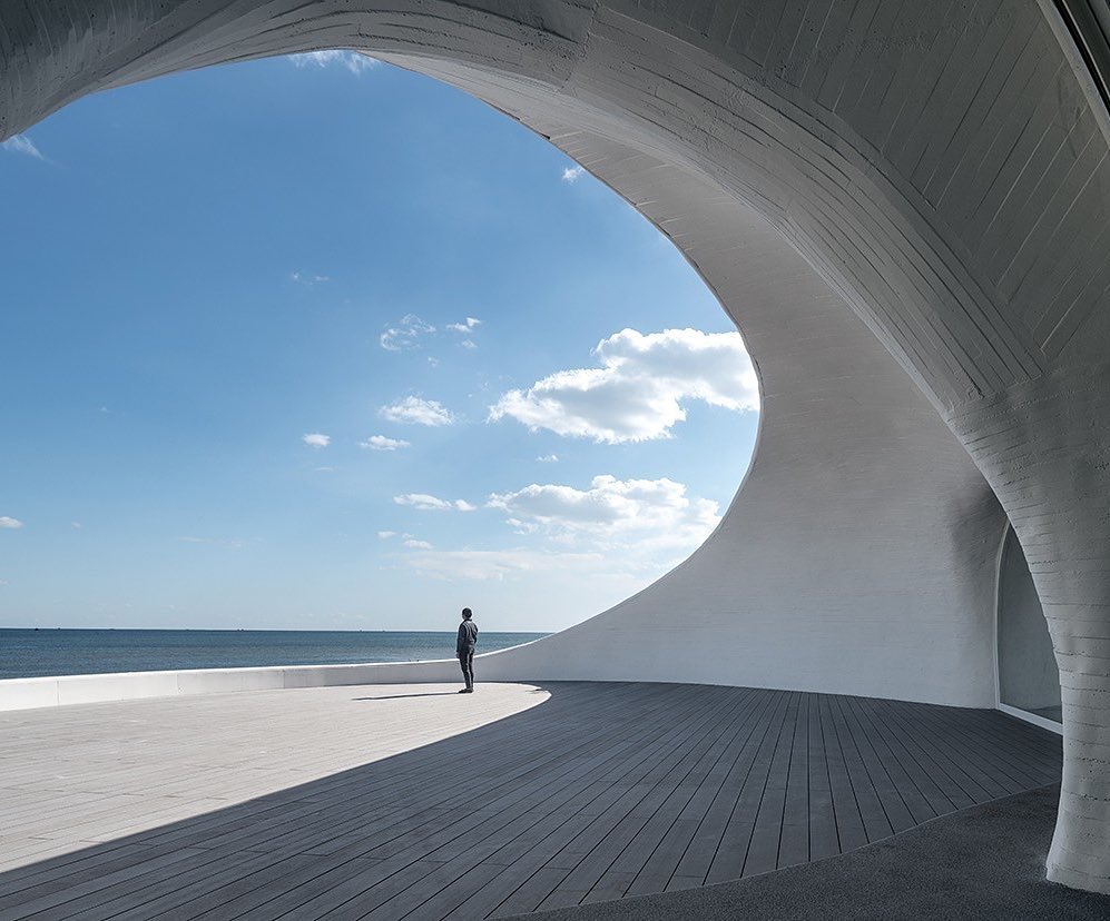 GATE31 - UCCA Dune Art museum

Сеть подземных бетонных галерей образует Художественный музей дюн, находящийся в ведении UCCA - одного из ведущих независимых художественных учреждений Китая. Благодаря...