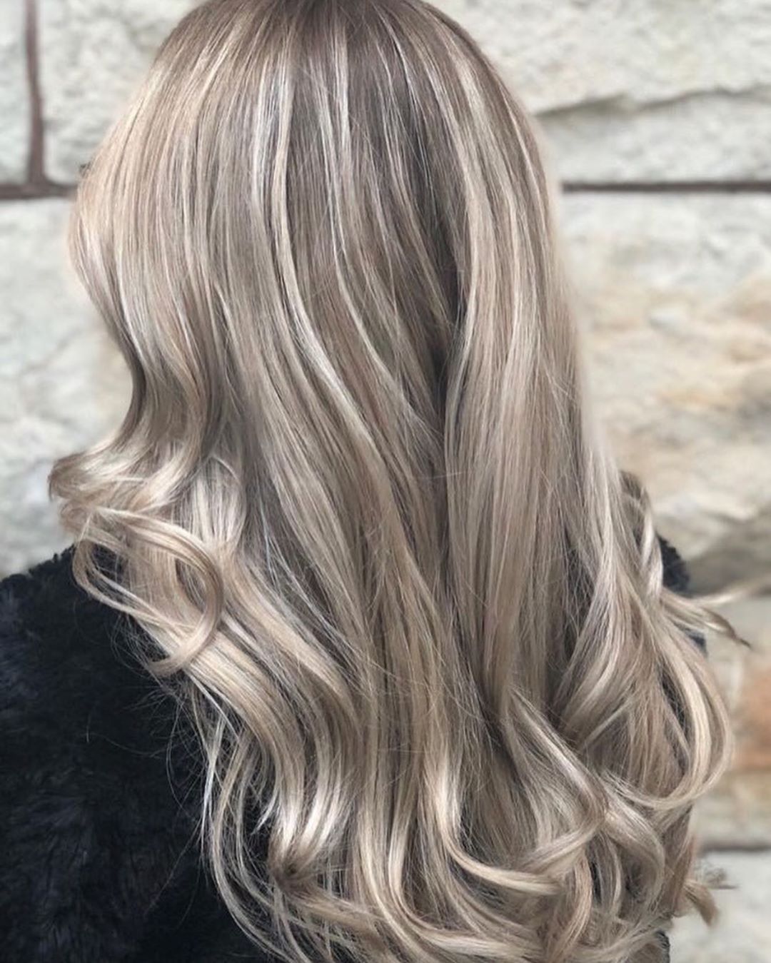 Matrix - BLONDE AMBITION 🏆 A very special congratulations to our 2  #MatrixNordicBlondes competition winners for these amazing blonde transformations 😍 
🇸🇪 @hairby.eve with a stellar dimensional balay...