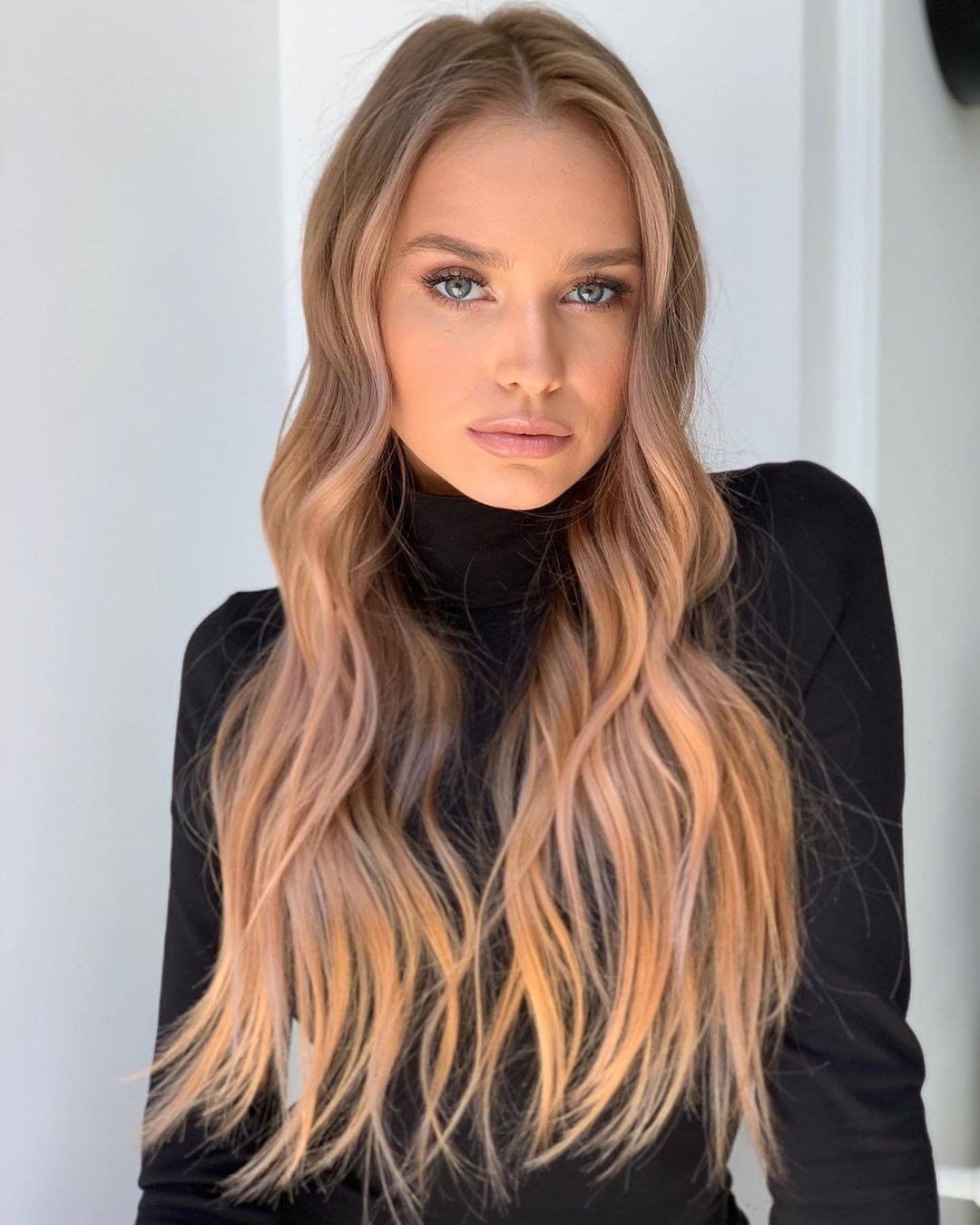 Wella Professionals Russia - Сказочно-прекрасное окрашивание от @igorkhonin убедит вас отложить все дела и долго-долго любоваться на эту красоту!

Если вы думали, что о такой красоте можно только мечт...