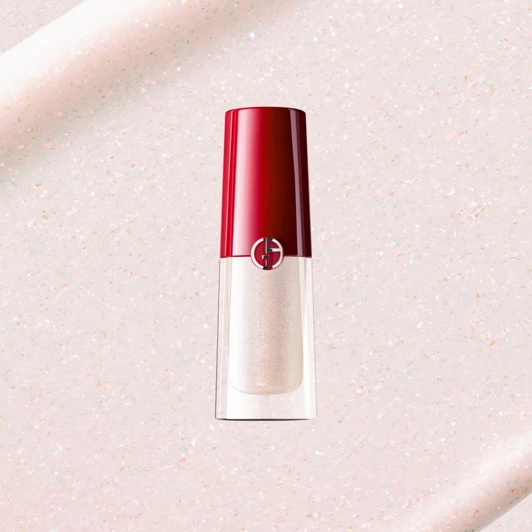 Armani beauty - Beauty wardrobe. Add a vibrant touch to your lip look by applying LIP MAGNET in shade 5 "Vivacità" on top of LIP MAGNET in shade 504 "Nuda". 

#ArmaniBeauty #LipMagnet #makeup