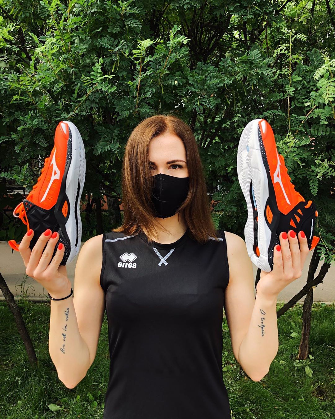 MEGASPORT - Что нужно каждому из нас, для того, чтобы это лето стало самым ярким и сочным? 🔥 Как вам расцветка волейбольных кроссовок Mizuno?😍
