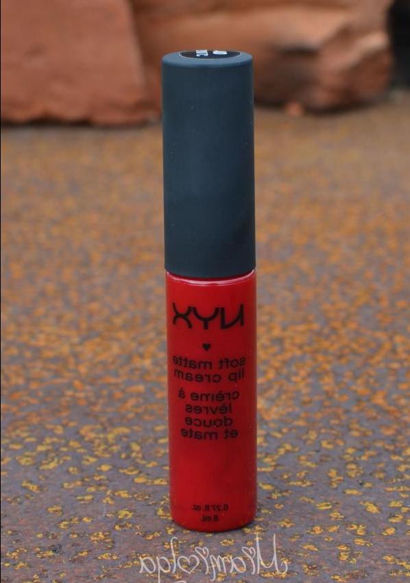 Liquide rouge à lèvres pour les lèvres mat finition NYX Soft Matte Lip Cream dans l'ombre de Monte-Carlo - avis