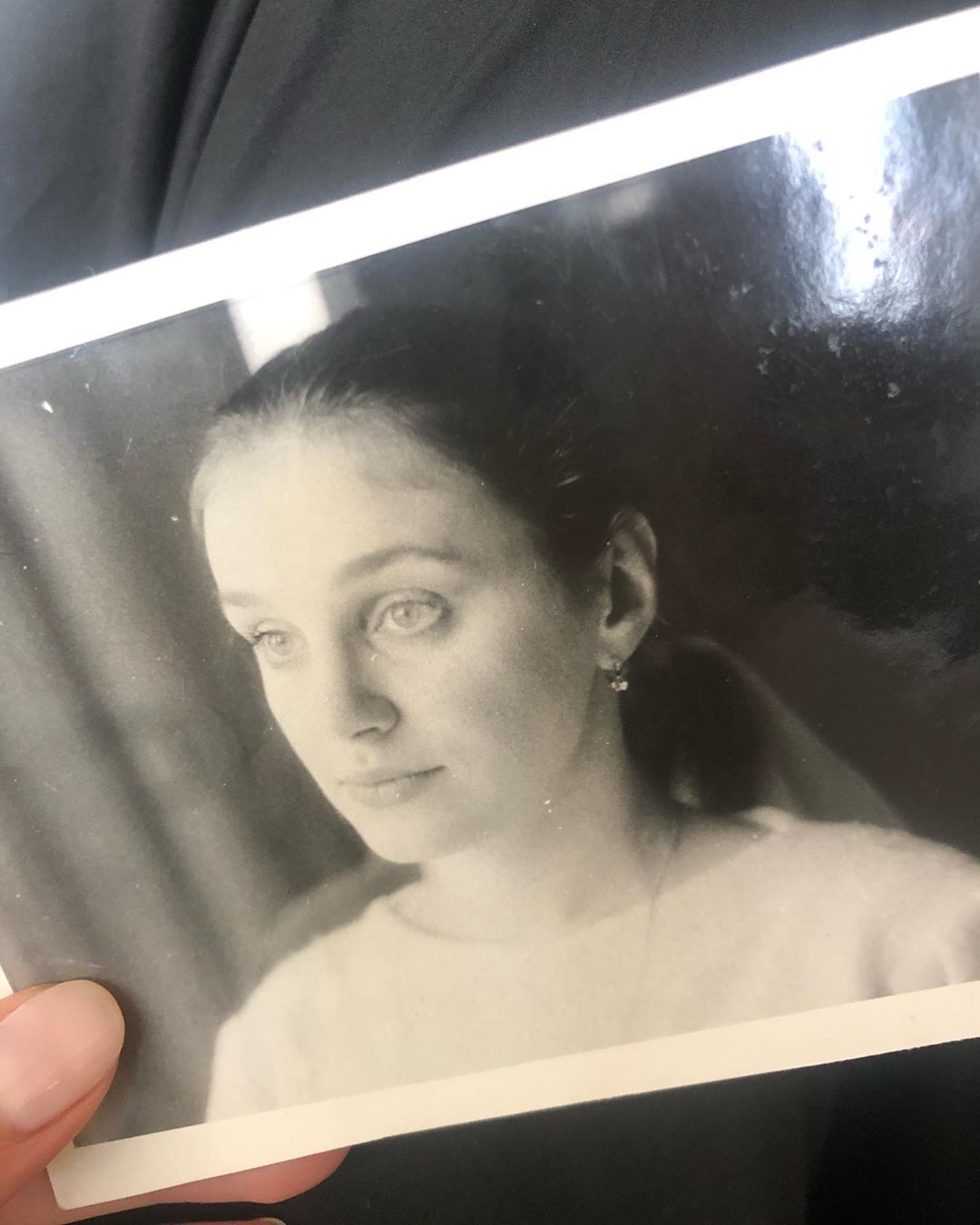 Anya Chipovskaya - Это моя мама, сегодня у неё день рождения. Сложнее, честнее, талантливее я не знаю никого. Пусть будут здоровье и силы. Мама, я тебя очень люблю, будь, пожалуйста, счастлива.♥️