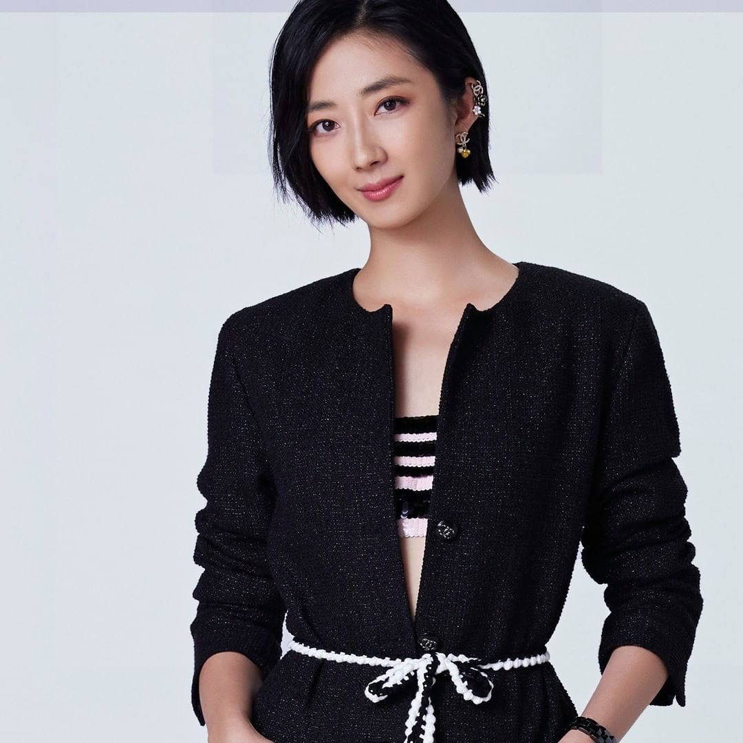 CHANEL - Impressions from Taipei — House ambassador Gwei Lun-Mei shares her impressions of the CHANEL Spring-Summer 2021 Ready-to-Wear show with Kevin Wang after watching it live in Taiwan.

See all t...