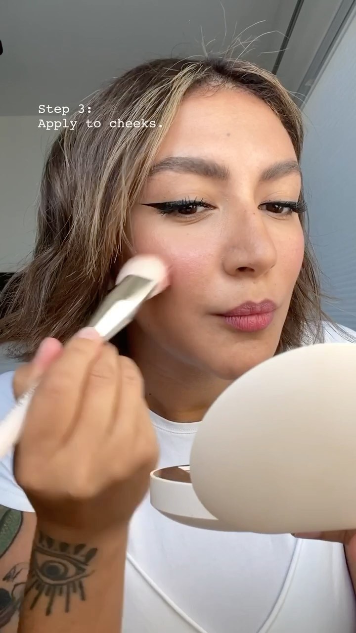 Rare Beauty by Selena Gomez - Did you know that you can mix your Positive Light Liquid Luminizer with your Soft Pinch Liquid Blush? Our Global Stylist @cynth_po shows how it’s done: 

1. Apply a dot o...