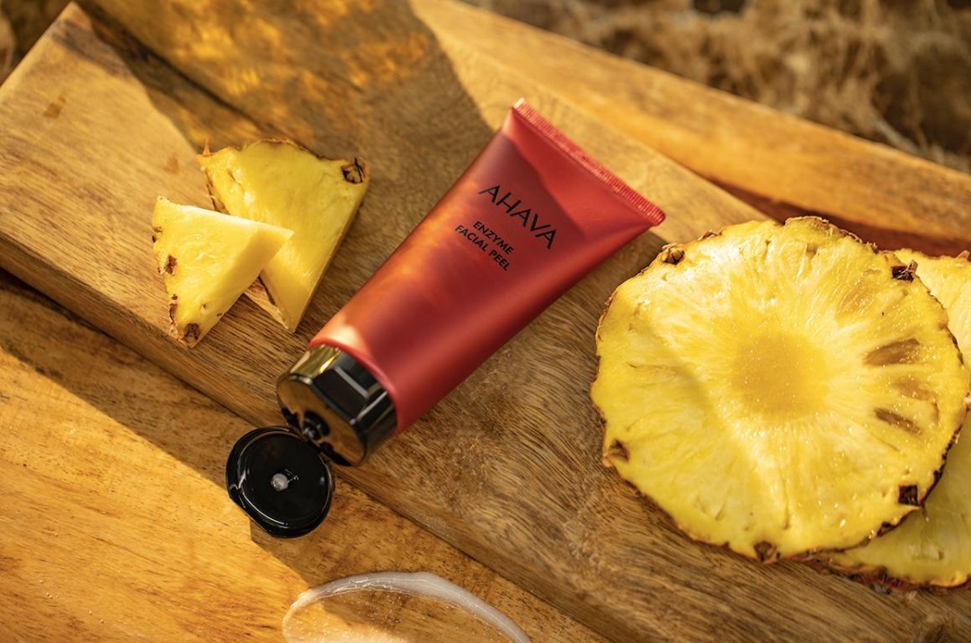 AHAVA - Part of our at-home facial routine this month is our brand new Enzyme Facial Peel 🍍 It's the all-nature, at-home peel that leaves your skin feeling like you you just left the spa - refreshed,...