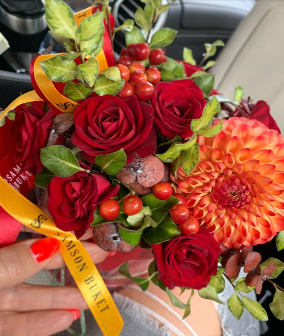 Олеся Судзиловская - С 1 первым сентября!
С Днем Знаний Вас!🍁⏰📚🖊💻 #первоесентября #1сентября #самсонбукет