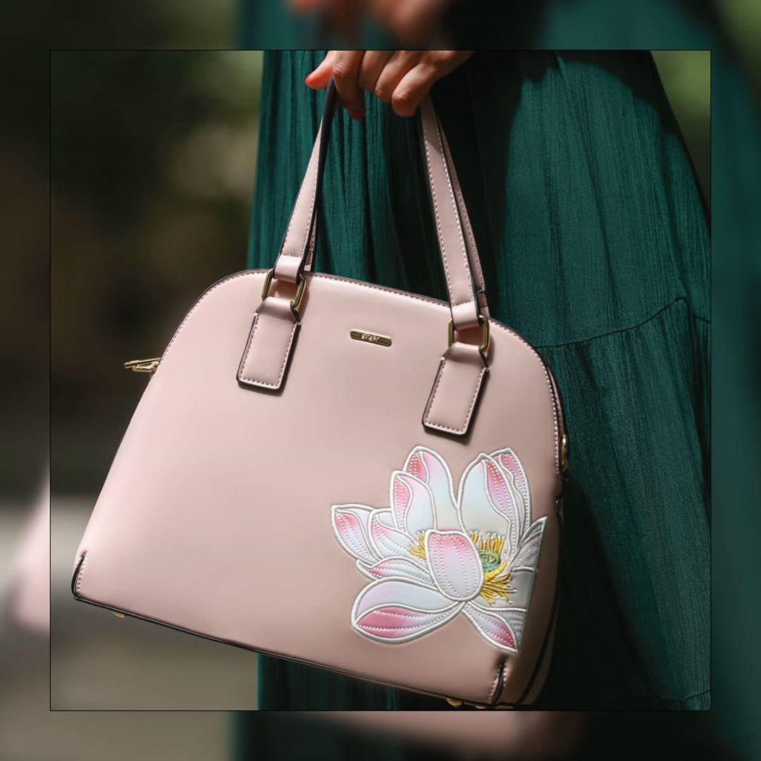 Lifestyle Stores - One bag that fits all? Elevate your look with this classy floral handbag from Ginger, by Lifestyle!
.
Tap on the image to SHOP NOW or visit your nearest Lifestyle Store.
.
#Lifestyl...