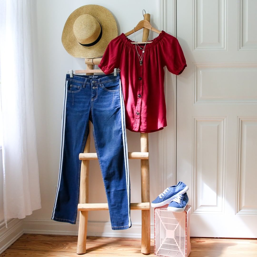 bonprix - OOTD for a colourful summer ☀️ 🔍 (blouse) 916129, (jeans) 921272, (sneaker) 966045, (similar hat) 972927, (necklace) 967534 #bonprix #ootd #summertrends