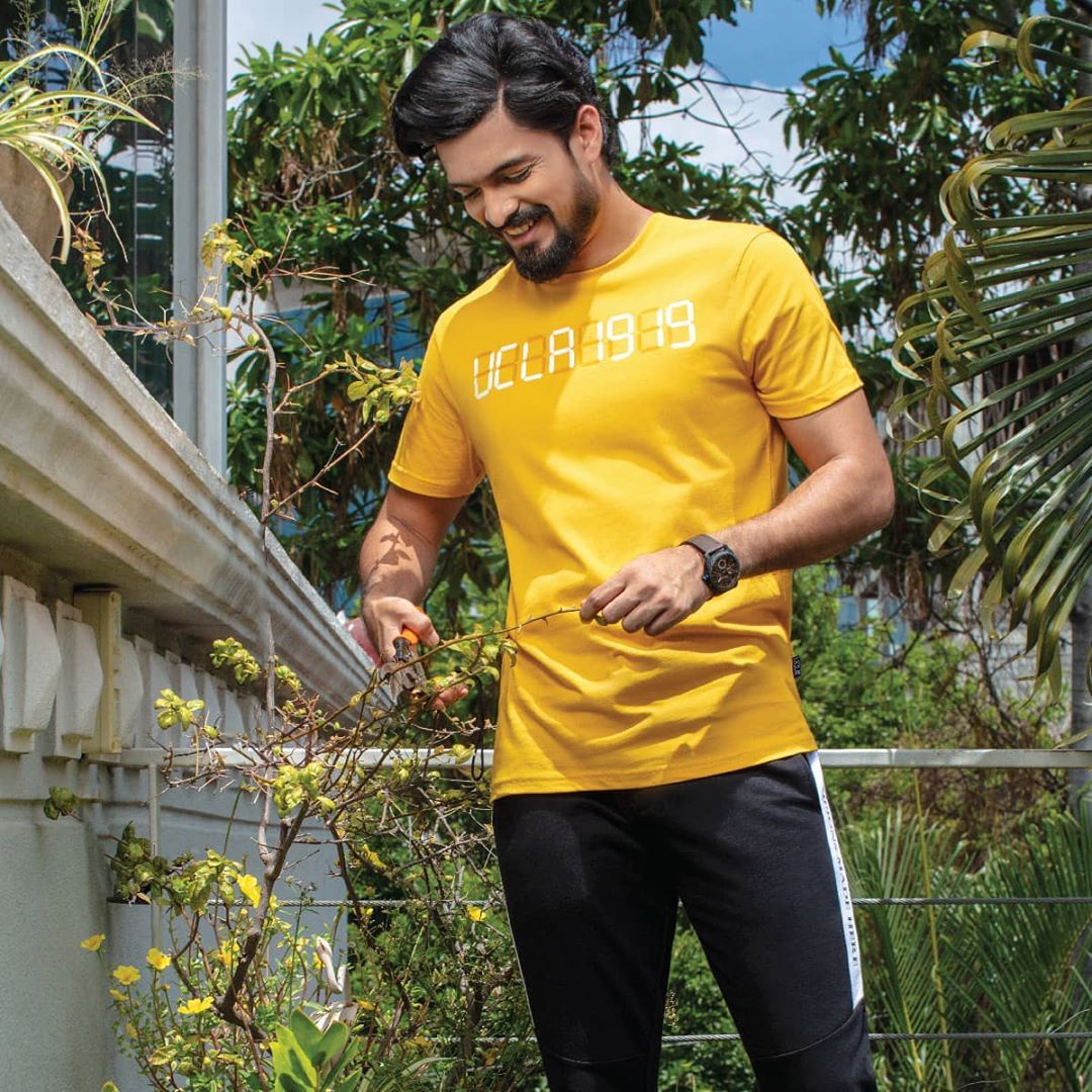 Lifestyle Store - Indulge in some good ol' gardening wearing a comfy bright typographic tee and joggers by UCLA from Lifestyle.
.
Get UPTO 50% OFF on your favorite brands and trends at Lifestyle #Safe...