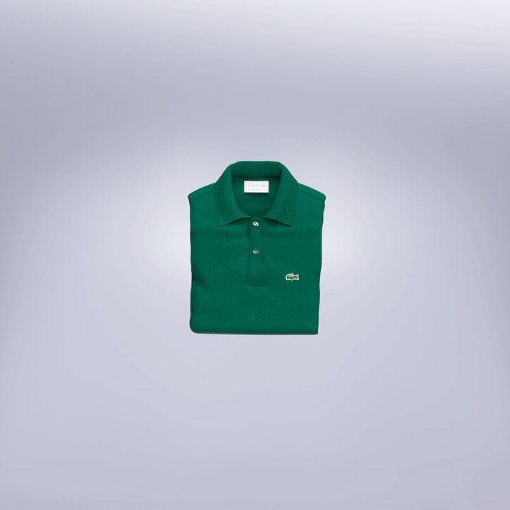 Lacoste - Who thought folding was a 
complicated exercise? 
#Lacoste #BehindThePolo