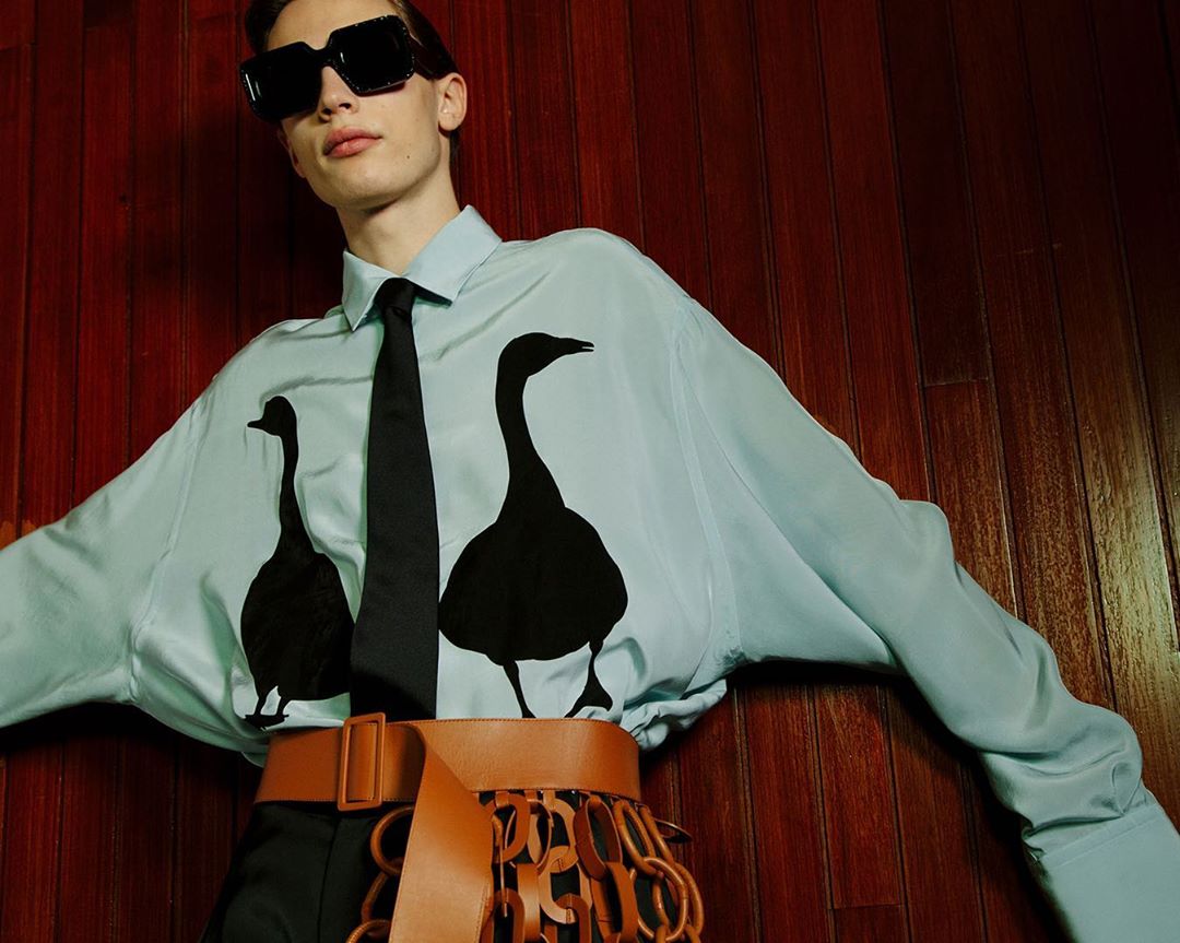 LOEWE - Geese silhouettes stand tall on extra-long-sleeved shirts from the LOEWE Fall Winter 2020 Menswear collection.

Now available in store and on loewe.com

#LOEWE #LOEWEFW20