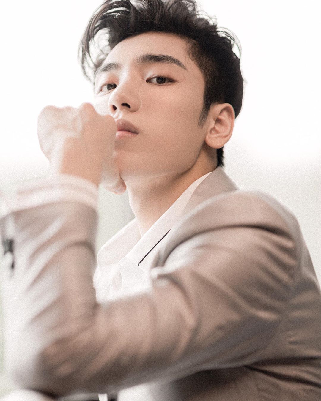 HUGO - Suit up ⬆️ @boogie1e keeps it sharp in #PreFall20 HUGO Tailoring #iamHUGO