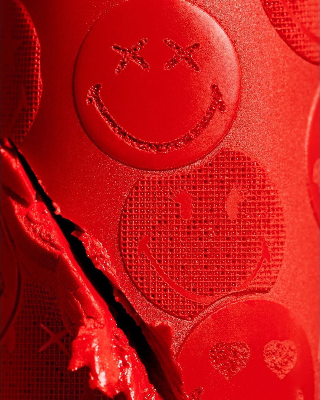 Ciaté London - #TextureTuesday💄💋 ft. #ciatexsmiley #SmileOn Demi-shine Lipstick shade: Be Proud ❤️ Enhanced with mood boosting poppy and energising cacao extract 💦 🍯  these lipsticks give a hit of ri...