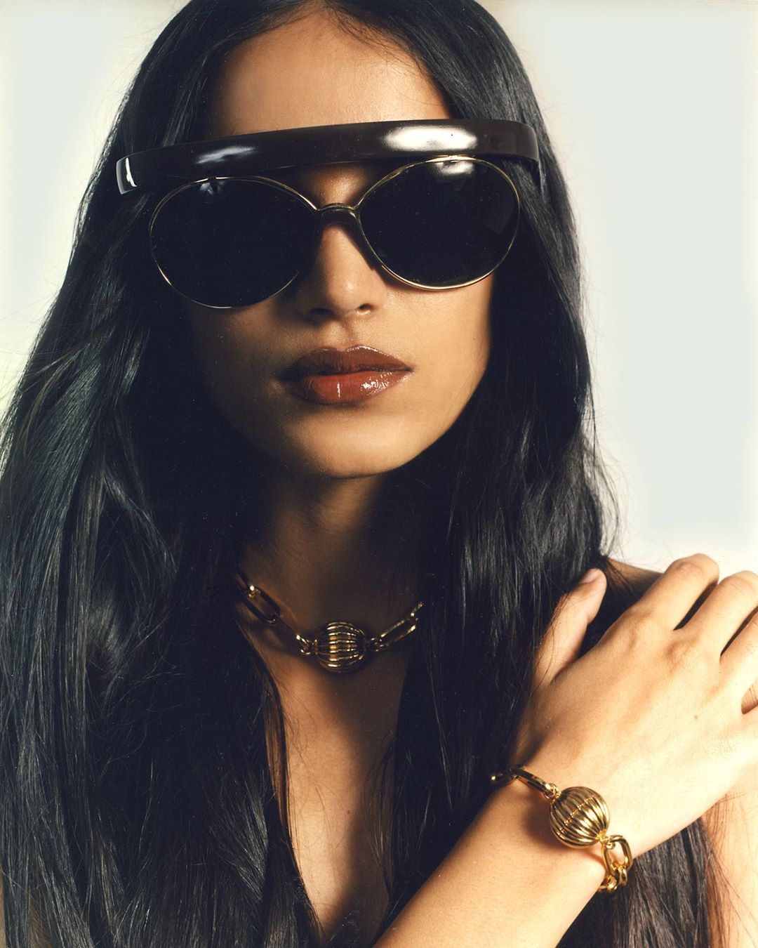 LANVIN - #Lanvin sunglasses & Arpège chain bracelet and necklace inspired by the iconic Lanvin perfume stopper. Available via link in bio and in stores. 
#LanvinAccessories 
#LanvinJewelry
#LanvinSun...