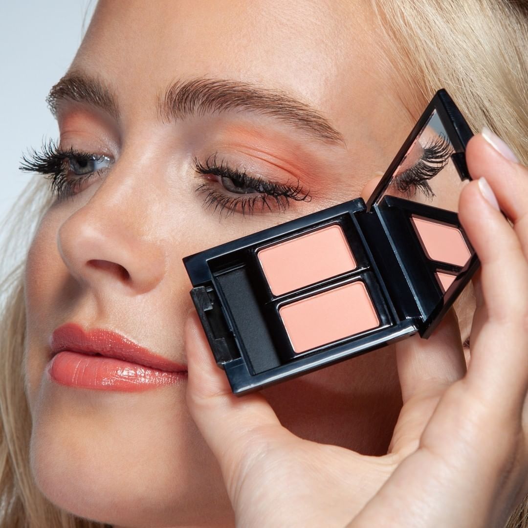 ARTDECO - Apricot glow 🧡 This summer you definitely have to try our Eyeshadow N°532 matt powdery apricot! Its stunning natural orange shade will instantly light up every eye color! Make it even more l...
