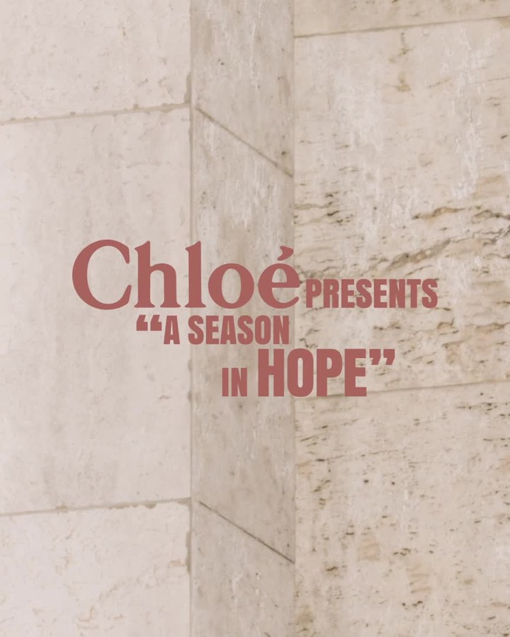 Chloé - Chloé invites you to "A Season in Hope", a multilayered presentation of the SS21 collection; to experience the possibilities of a staged reality.
Live from Palais de Tokyo & streamed online....