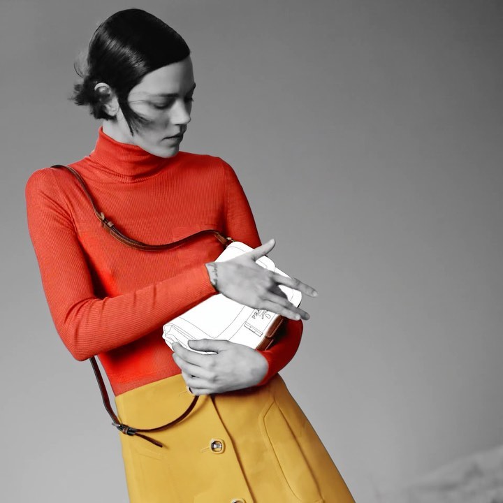 Prada - The #PradaPreFall20 campaign paints a modern wardrobe using the vintage technique of film colorization. ⠀
Discover more via link in bio. ⠀
-⠀
Creative direction @ferdinandoverderi⠀
Styling #Ol...