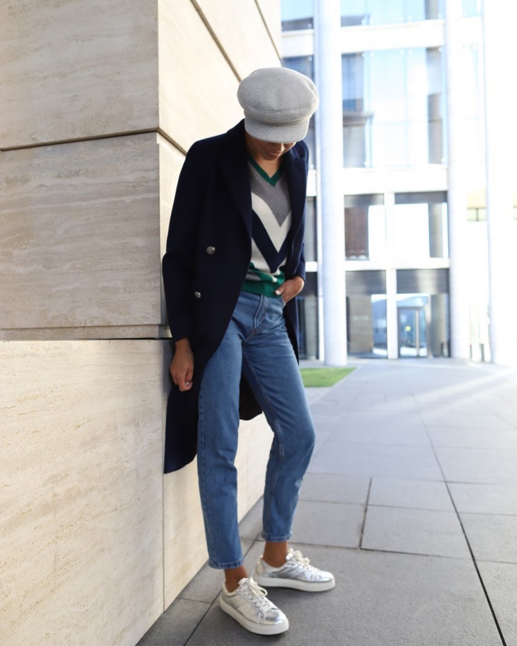 Pompa 🏷 Lifestyle brand - — Так, завтра с девяти лекция у экономистов, в двенадцать встреча, в три быть в кабинете у генерального, — бормотала Наташа, глядя на расписание в телефоне и прикидывая, не п...