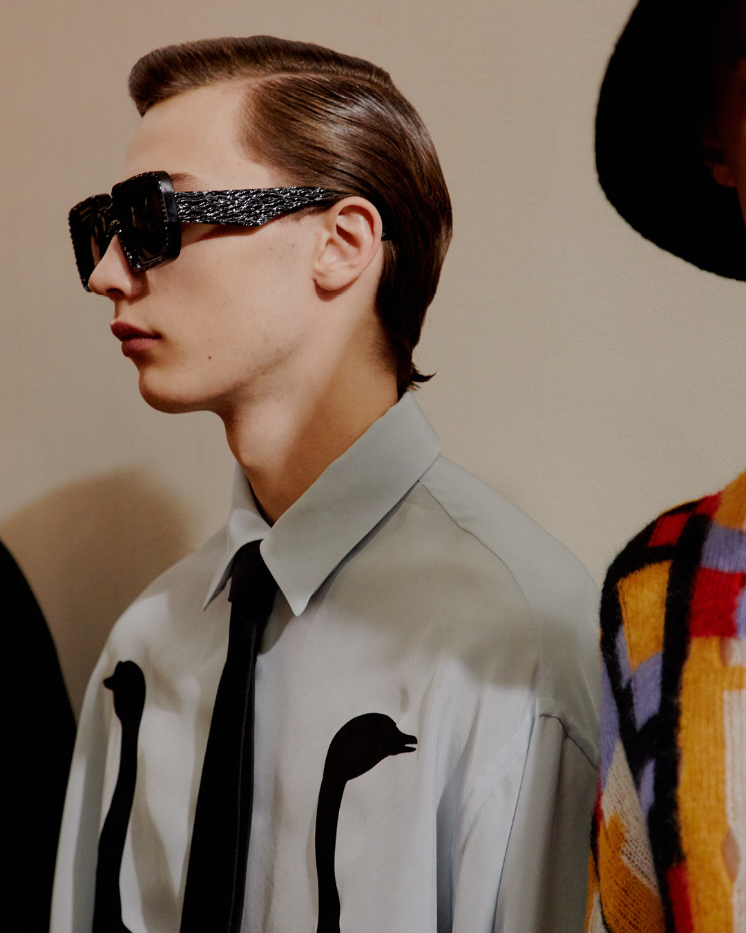 LOEWE - Geese silhouettes stand tall on extra-long-sleeved shirts from the FW20 Men's collection.

See more in store and on loewe.com

#LOEWE #LOEWEFW20