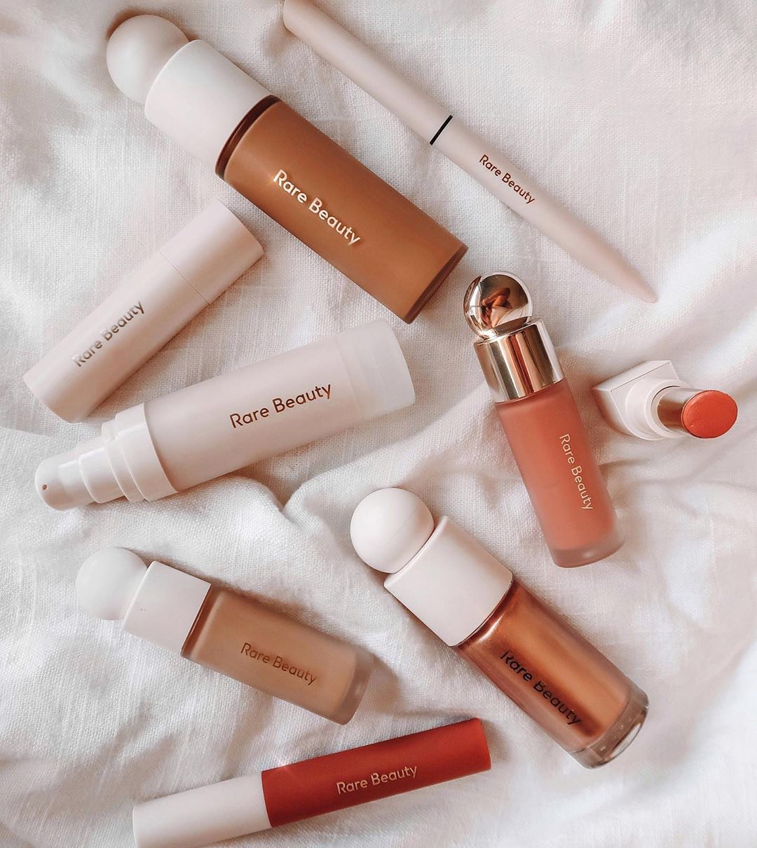 Rare Beauty by Selena Gomez - If you could be a Rare Beauty product, which one would you be? 👀 We'd definitely be Positive Light Liquid Luminizer because you all brighten up our day, everyday 😊✨. 📸: @...