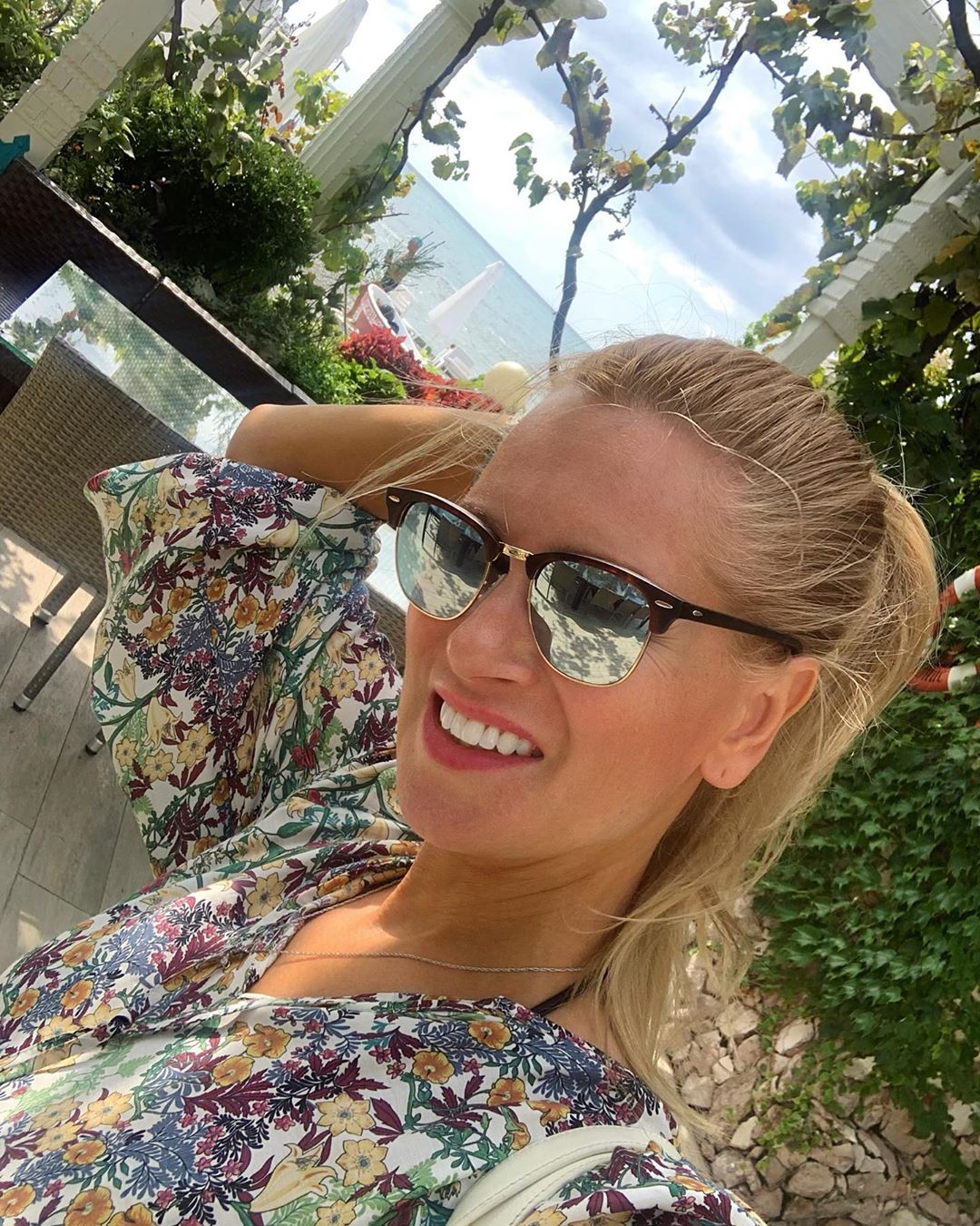 Олеся Судзиловская - Традиция.Завтрак, обед и ... ужин в «Дионисе»! 😄😉#олесясудзиловская #актриса #утро #сочи #море #дионисресторан #olesyasudzilovskaya #actress